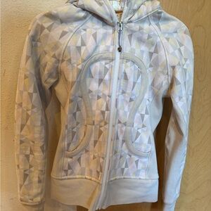 Lululemon Size 2 Geometric Patterned Hoodie